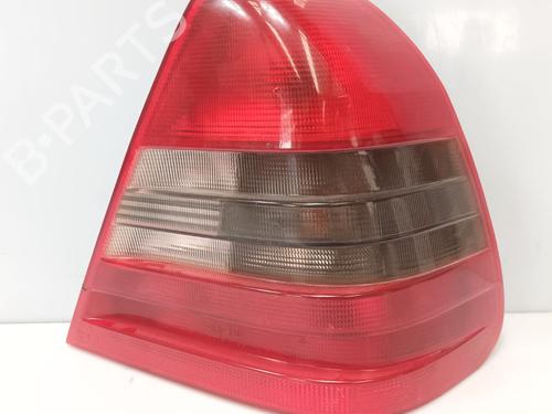Højre baglygte Højre baglygte MERCEDES-BENZ C-CLASS (W202) C 180 (202.018) (122 hp) 33817592 33817592