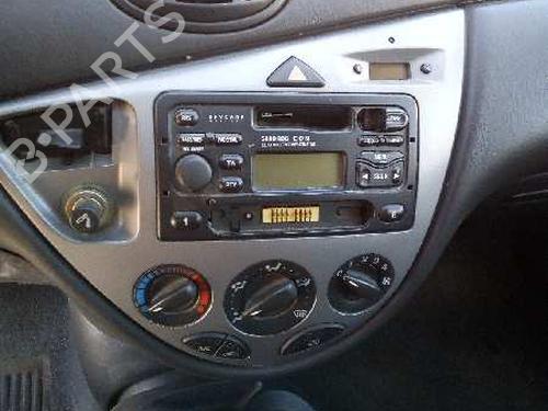 Rear fog light FORD FOCUS I (DAW, DBW) 1.6 16V | BP12689484C37