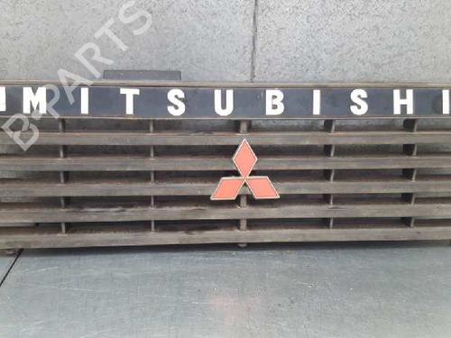 Calandra anteriore MITSUBISHI PAJERO I (L04_G, L14_G) 2.5 TD (L044G, L049G) (87 hp) 12729555