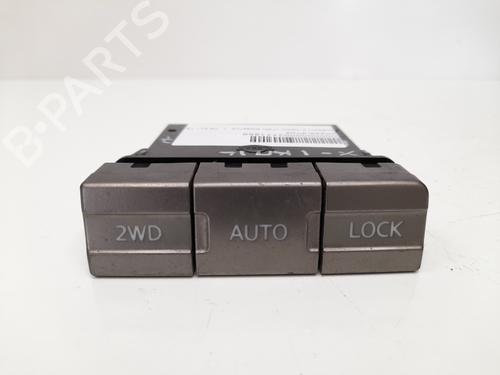 Used Switch NISSAN X-TRAIL I (T30) 2.0 4x4 (140 hp) 12776482