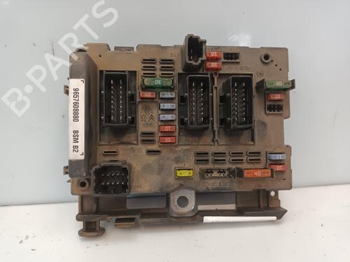 Used Fuse box PEUGEOT 307 Break (3E) [2002-2009]  26130966