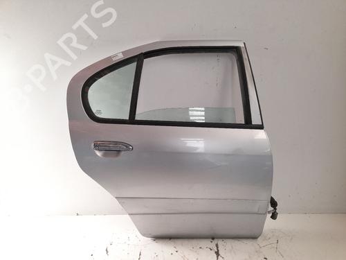 Porta posteriore destra NISSAN PRIMERA (P11) 1.6 16V (99 hp) 821002J036 | 821002J036 | PLATA | 4 PUERTAS |