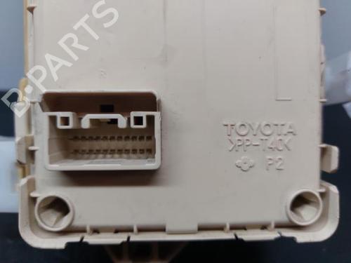 Zekeringkast TOYOTA COROLLA Verso (ZER_, ZZE12_, R1_) 2.2 D-4D (AUR10_, AUR10R) | BP12156486E1 