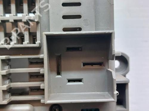 Fuse box BMW 3 Touring (E91) 318 d | BP12157118E1 
