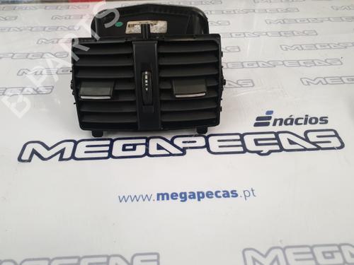 Used Air vent MERCEDES-BENZ A-CLASS (W176) A 200 CDI / d (176.008) (136 hp) 12157198