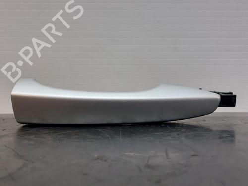 Klamka zewnętrzna drzwi przednich prawych CITROËN C4 CACTUS 1.2 VTi 82 BP13905654C129