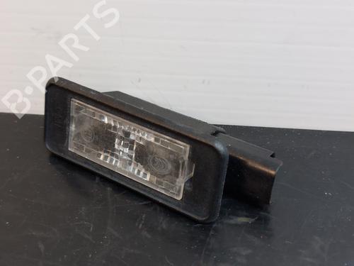 Używane Lampa oświetlenia tablicy rejestracyjnej PEUGEOT 308 SW II (LC_, LJ_, LR_, LX_, L4_) 2.0 BlueHDi 150 (150 hp) 15487349