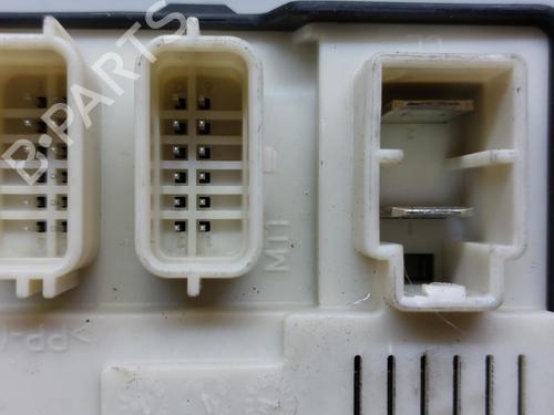 Fuse box RENAULT LAGUNA III Grandtour (KT0/1) 2.0 dCi (KT01, KT08, KT09, KT0K, KT12, KT1D, KT1W) | BP15893946E1 
