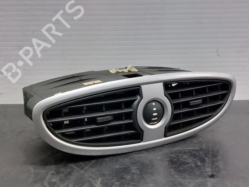 Used Air vent RENAULT CLIO III (BR0/1, CR0/1) 1.2 16V (BR02, BR0J, BR11, CR02, CR0J, CR11) (75 hp) 17918702