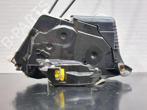 Front left lock TOYOTA YARIS (_P13_) 1.3 (NSP130_, NSP130) 690400D520 / 69040-0D520 