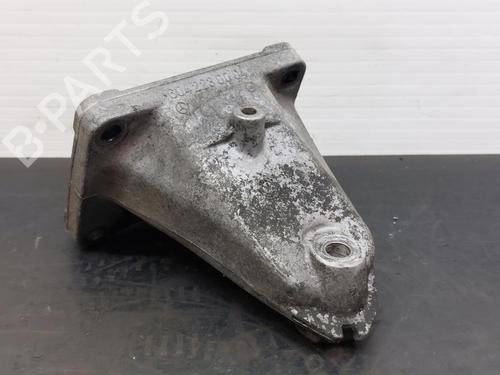 Used Support MERCEDES-BENZ C-CLASS (W202) C 200 D (202.120) (75 hp) 17120741