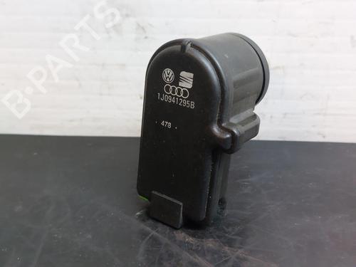 Used Headlight adjuster motor VW GOLF IV (1J1) 1.9 TDI (110 hp) 20104074