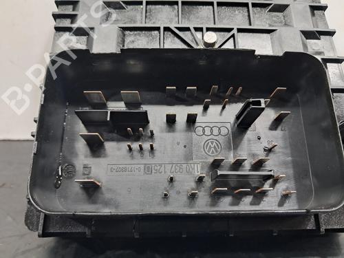 Fuse box VW GOLF VI (5K1) 1.6 TDI | BP23187435E1