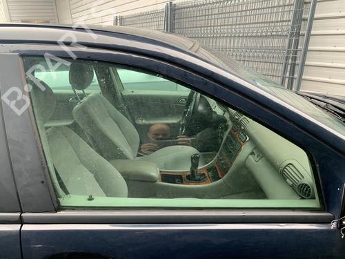 Used Front right door window MERCEDES-BENZ C-CLASS (W203) C 220 CDI (203.006, 203.008) (143 hp) 30539712