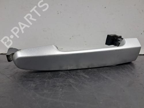 Høyre foran utvendig håndtak TOYOTA RAV 4 II (_A2_) 2.0 D 4WD (CLA20_, CLA21_, CLA20R, CLA21R) (116 hp) 30658825