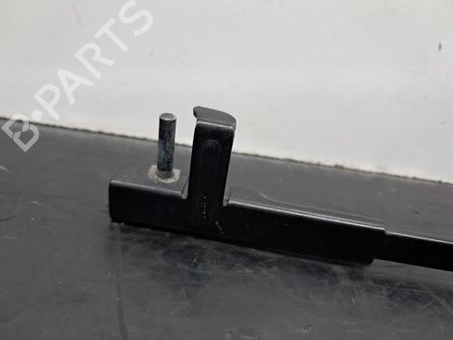 Front windshield wiper arm VW GOLF PLUS V (5M1, 521) 1.9 TDI | BP30752372C143 