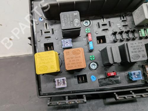 Fuse box OPEL ASTRA H Estate (A04) 1.4 (L35) | BP31115878E1 