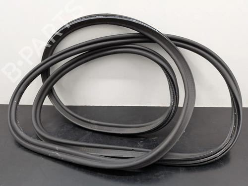 Used Rubber door seal AUDI Q3 Sportback (F3N) 35 TFSI (150 hp) 31671982