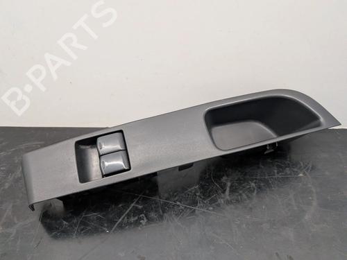 Used Left front window switch NISSAN MICRA III (K12) 1.5 dCi (65 hp) 31959620