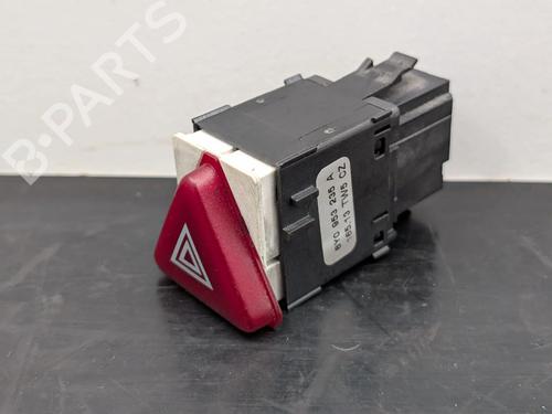 Used Warning switch Warning switch VW TRANSPORTER T5 Van (7HA, 7HH, 7EA, 7EH) 2.0 TDI (140 hp) 32860965 32860965
