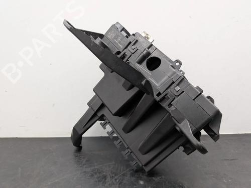 Used Fuse box Fuse box MERCEDES-BENZ C-CLASS (W206) C 200 d (206.003) (163 hp) 32860968 32860968