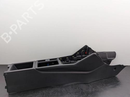 Used Middle console AUDI Q3 Sportback (F3N) 35 TFSI (150 hp) 33043433