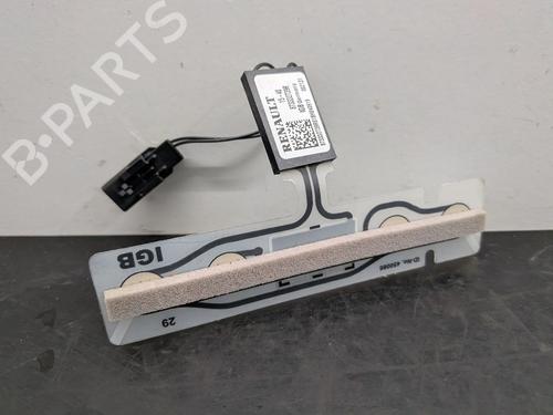 Used Electronic module Electronic module RENAULT SCÉNIC IV (J9_) 1.7 Blue dCi 120 (J9A7, J9A8) (120 hp) 33305655 33305655