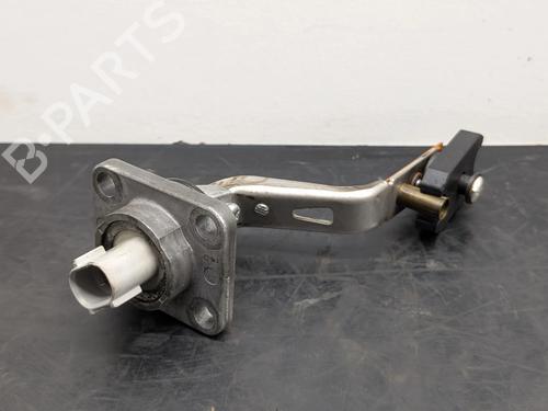 Used Electronic module Electronic module TOYOTA YARIS (_P9_) 1.4 D-4D (NLP90_, NLP90R) (90 hp) 33305846 33305846