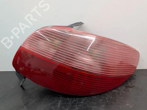 Feu arrière droit Feu arrière droit PEUGEOT 206 Hatchback (2A/C) 1.1 i (60 hp) 34342480 34342480