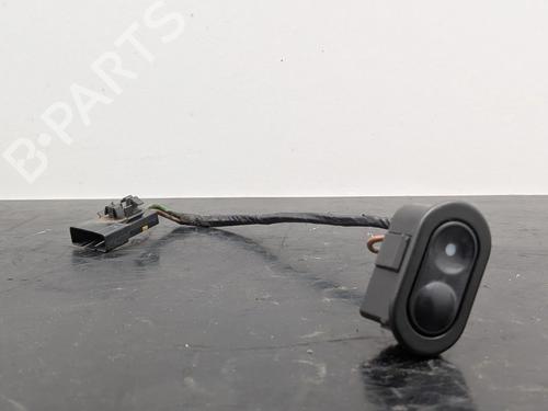 Mando elevalunas delantero izquierdo Mando elevalunas delantero izquierdo OPEL CORSA B (S93) 1.2 i (F08, F68, M68) (45 hp) 34462019 34462019