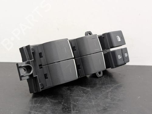 Pulsantiera anteriore sinistra Pulsantiera anteriore sinistra TOYOTA RAV 4 V (_A5_, _H5_) 2.5 Hybrid AWD (AXAP54, AXAP54L) (306 hp) 35977852 35977852