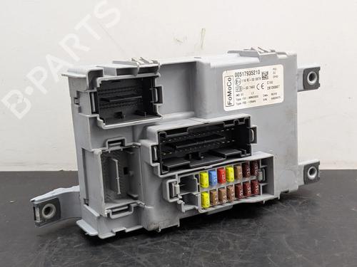 Used Fuse box Fuse box 37153555 37153555