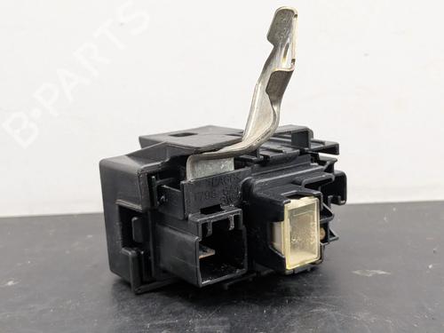 Used Fuse box Fuse box 37158974 37158974