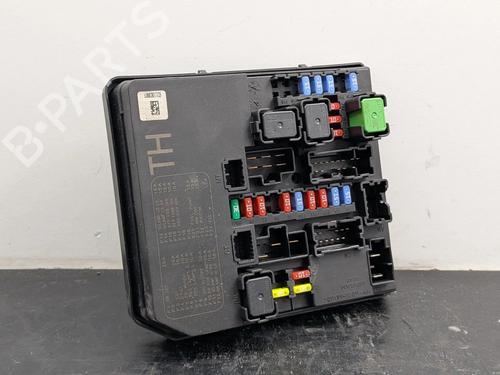 Used Fuse box Fuse box 37496615 37496615