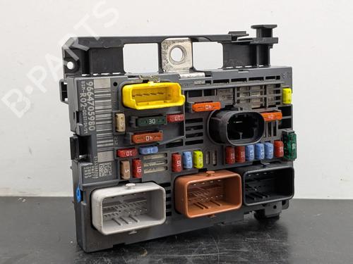 Used Fuse box Fuse box 38001534 38001534