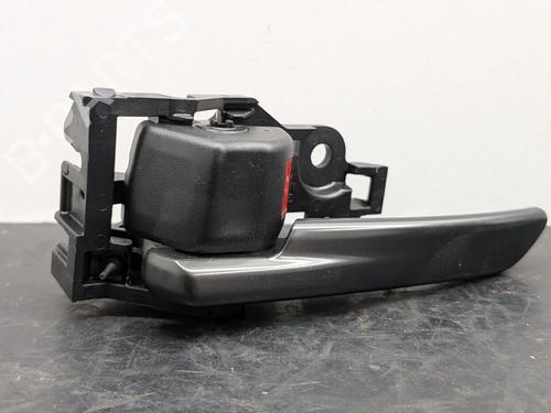 Used Front left interior door handle Front left interior door handle 38113246 38113246