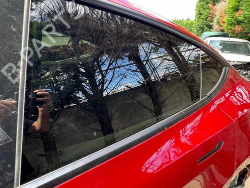 Vetro porta posteriore sinistra Vetro porta posteriore sinistra TESLA MODEL Y [2025-2026] 39890959 39890959
