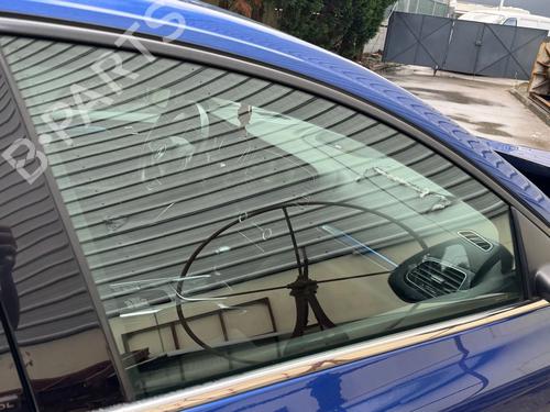 Dør rude højre foran Dør rude højre foran RENAULT MEGANE IV Hatchback (B9A/M/N_) 1.6 TCe 205 (B9MV) (205 hp) 39903758 39903758