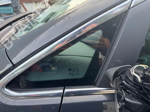 front-left-quarter-glass-opel-astra-j-sports-tourer-p10-2010-2011-2012-2013-2014-2015-40077963 main image