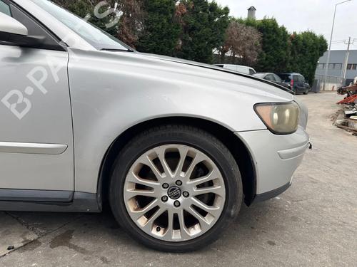 Used Right front fenders Right front fenders VOLVO S40 II (544) 2.0 CDI (133 hp) 40280757 40280757