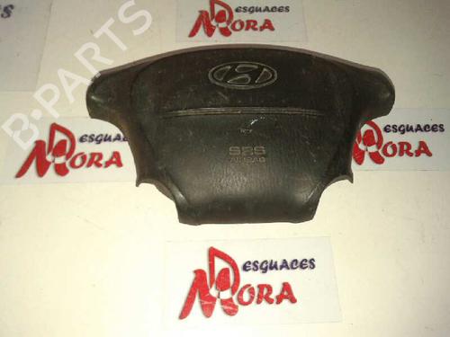 Used Driver airbag HYUNDAI H-1 Van (A1) [1997-2008]  12646758
