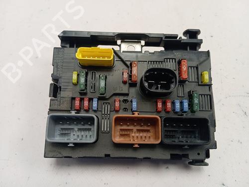 Used Fuse box Fuse box 32386674 32386674