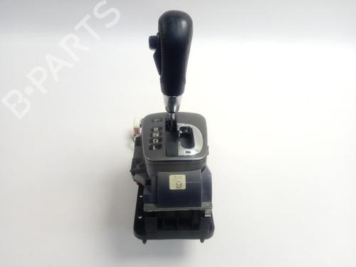 Used Gear lever NISSAN PRIMERA Hatchback (P11) 2.0 16V (140 hp) 19524538