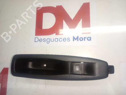 Used Right rear window switch RENAULT CAPTUR I (J5_, H5_) [2013-2025]  30370641