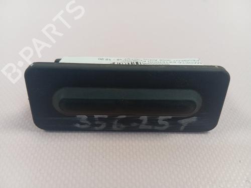 Used Tailgate handle PEUGEOT 3008 II SUV (MC_, MR_, MJ_, M4_) 1.2 THP/ PureTech 130 (MRHNSM, MRHNSU, MRHNSJ, MRHNYW,... (131 hp) 27626632