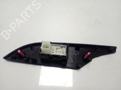 Interrupteur de vitre arrière droite TOYOTA HILUX VIII Pickup (_N1_) 2.4 D (GUN112_, GUN122_, GUN135_, GUN120_, GUN135R,... | BP30747971I28