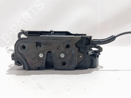 front-right-lock-skoda-karoq-nu7-nd7-2017-36072287 main image