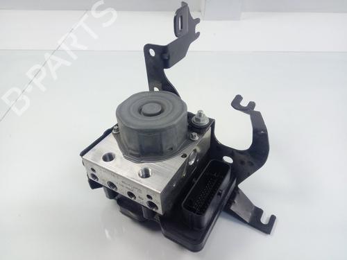 Used ABS pump RENAULT CLIO V (B7_) 1.5 Blue dCi 85 (B7AG) (86 hp) 17118327