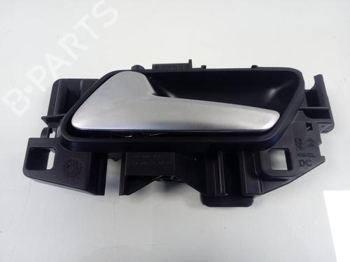 Used Front left interior door handle OPEL CORSA F (P2JO) [2019-2025]  30749558