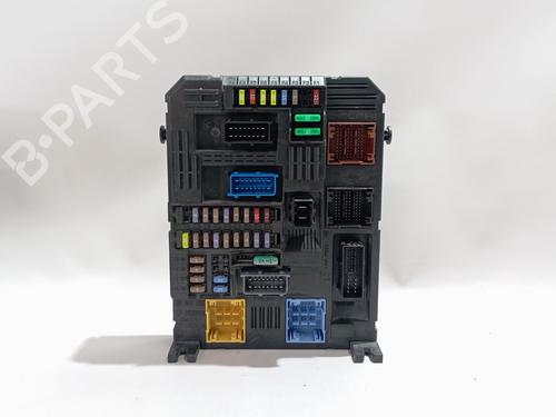 Used Fuse box Fuse box 37192900 37192900
